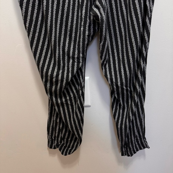 Torrid Black and White Stripe Challis Tie Front Pant Missing Belt Size 2x​ - Picture 11 of 13